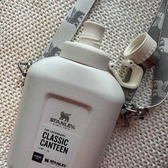 Stanley Classic Canteen in Cream - Picture 8 of 9